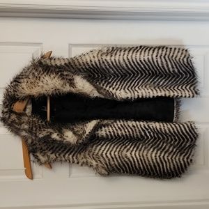 Jack faux fur vest. Size L.‎